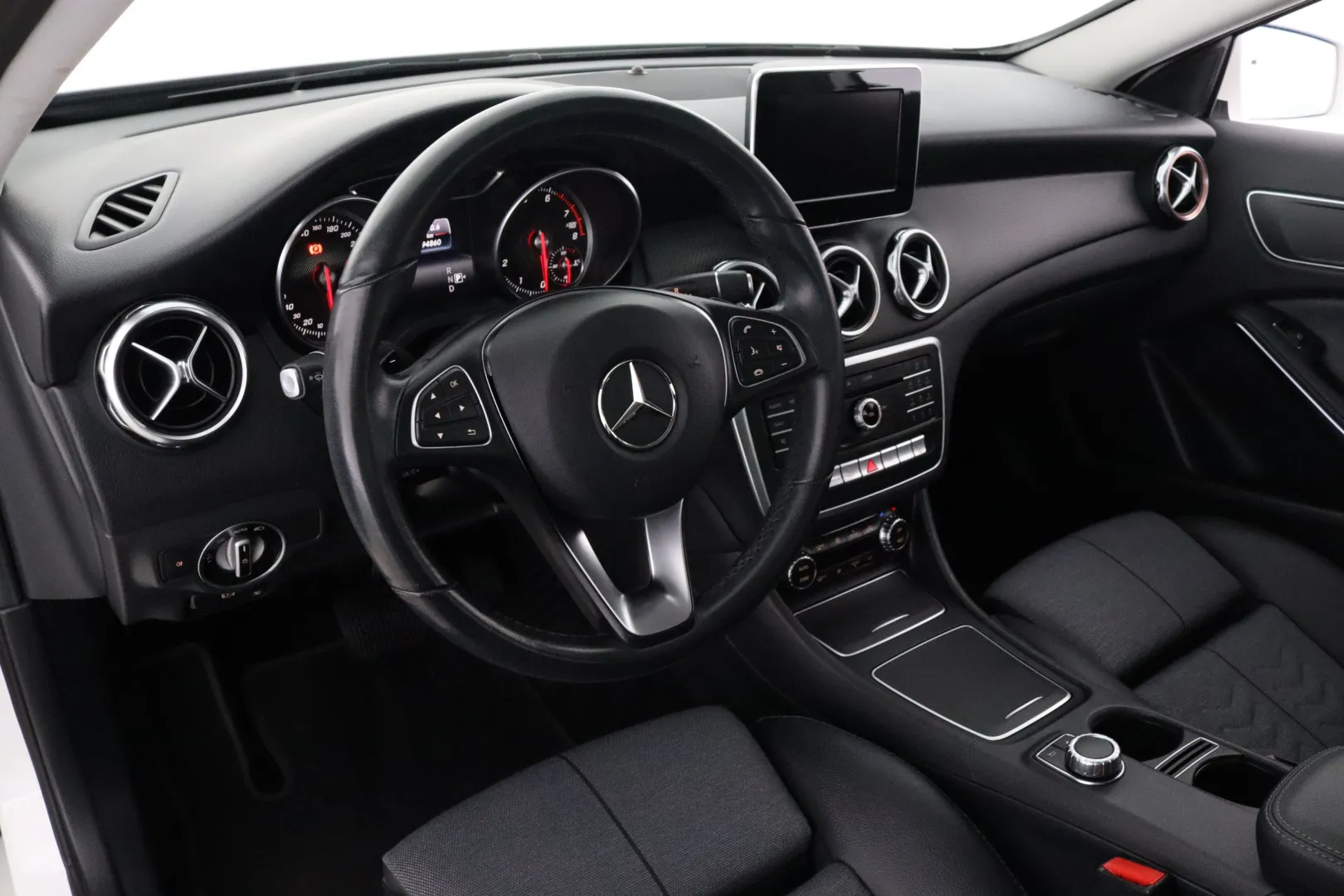 MERCEDES-BENZ GLA YLA-232 carousel image
