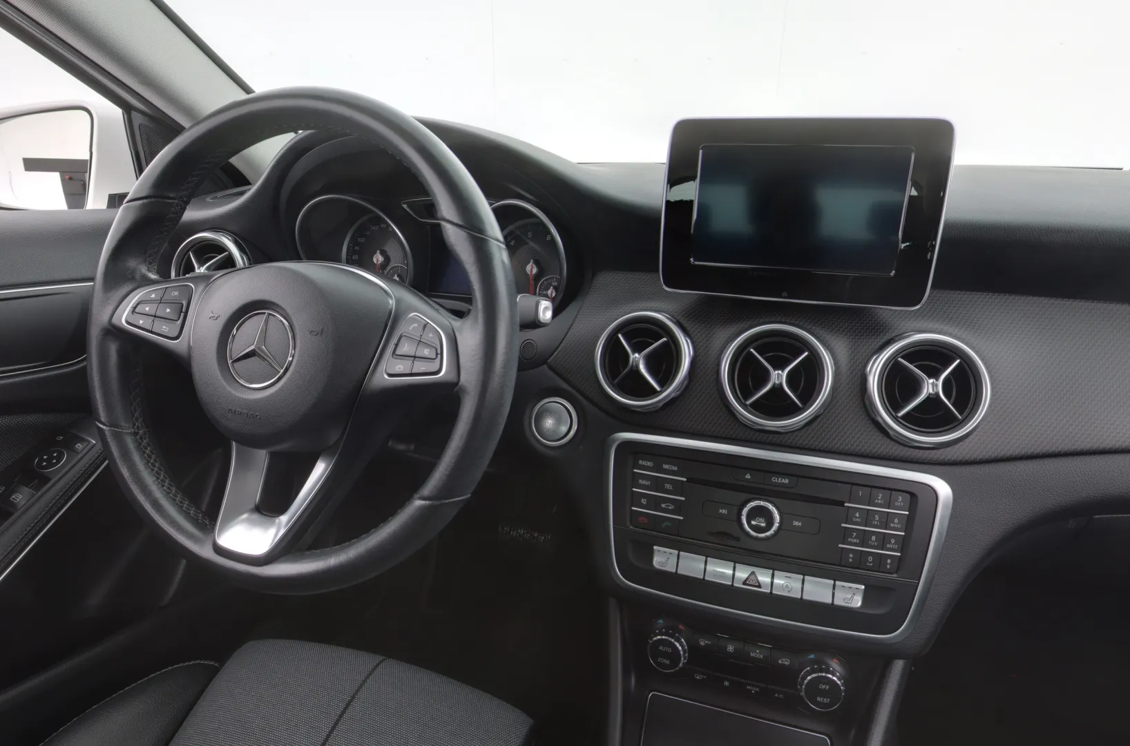 MERCEDES-BENZ GLA YLA-232 carousel image