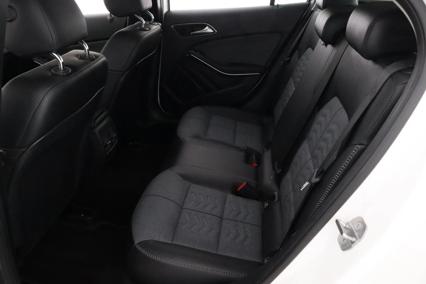 MERCEDES-BENZ GLA YLA-232 carousel image