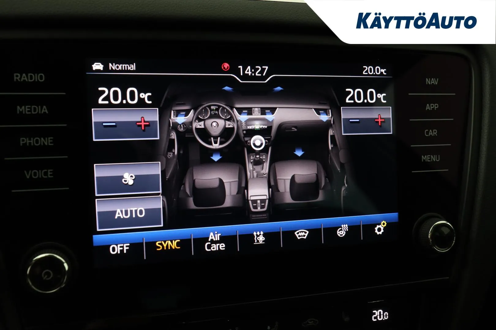 Skoda Octavia YLG-145 carousel image