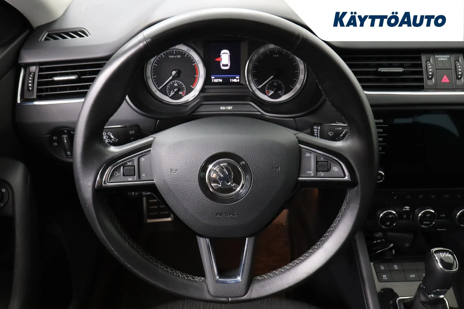 Skoda Octavia YLG-145 carousel image