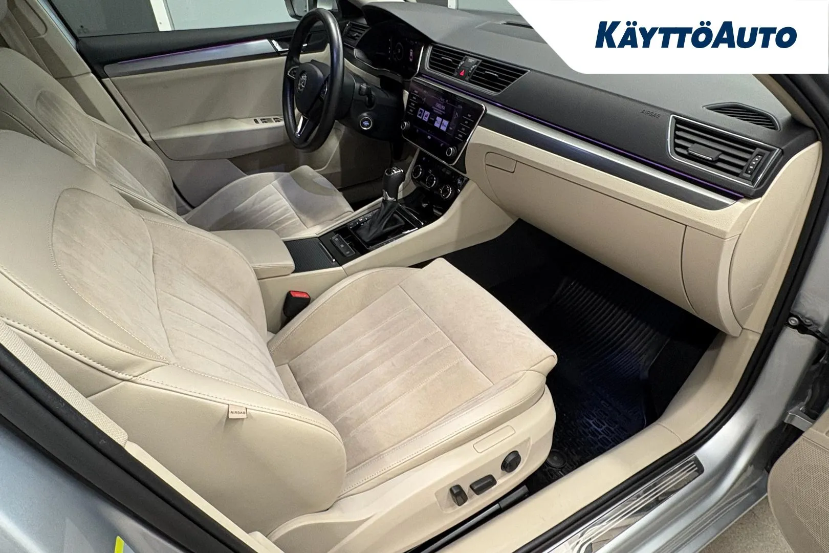 SKODA Superb FNM-893 carousel image