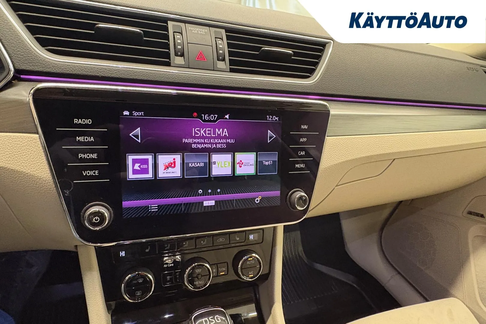 SKODA Superb FNM-893 carousel image