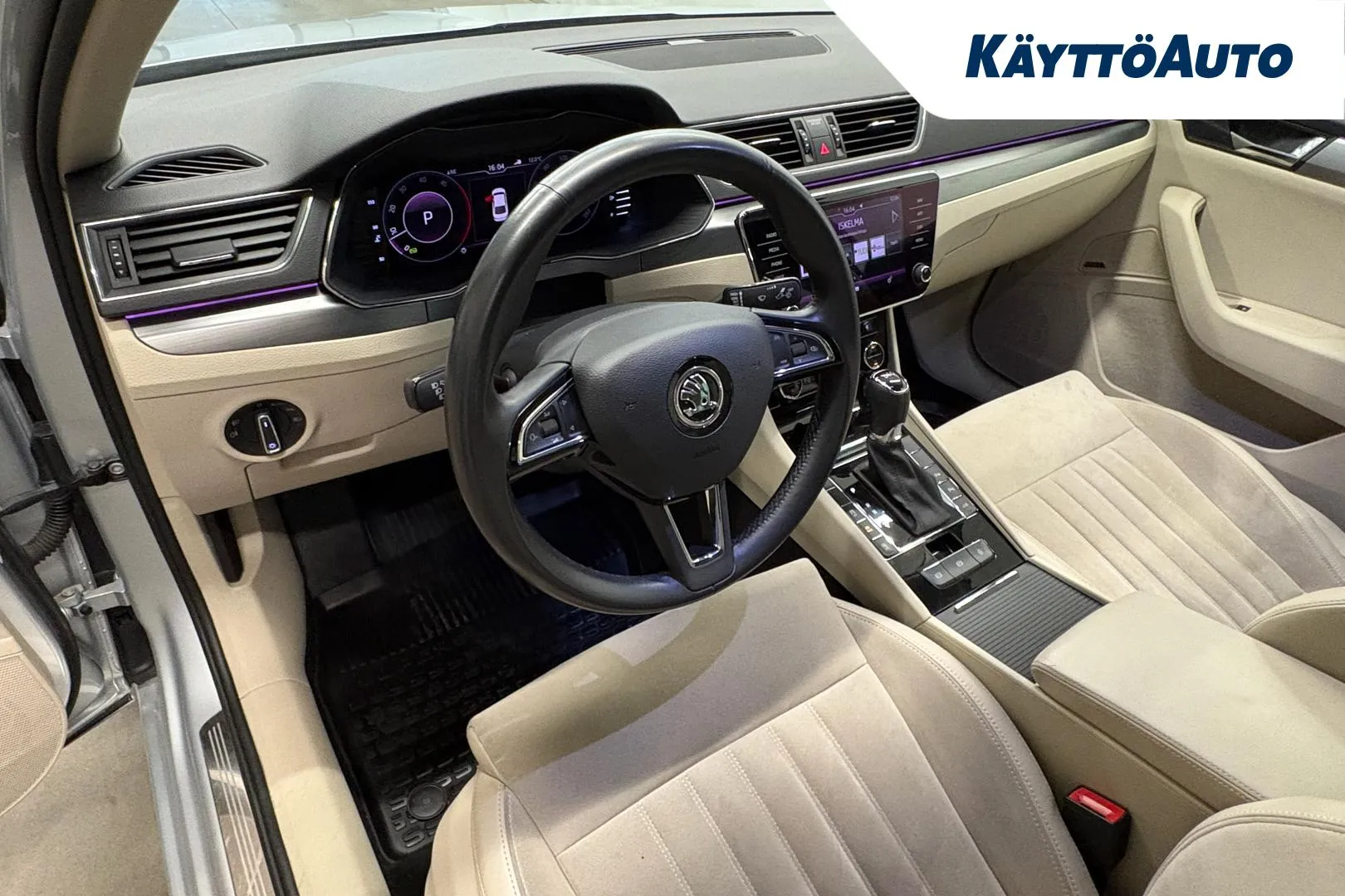 SKODA Superb FNM-893 carousel image