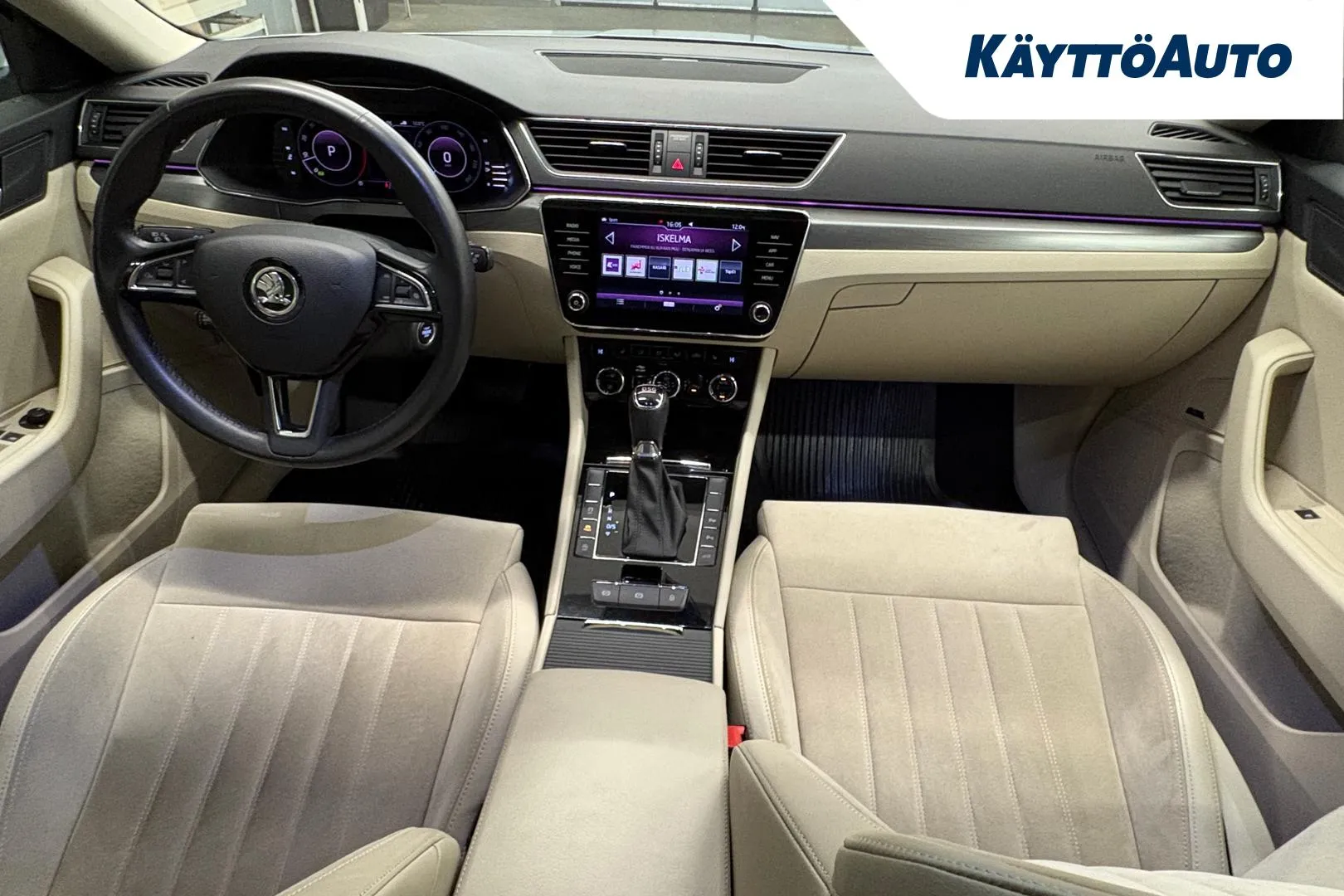 SKODA Superb FNM-893 carousel image
