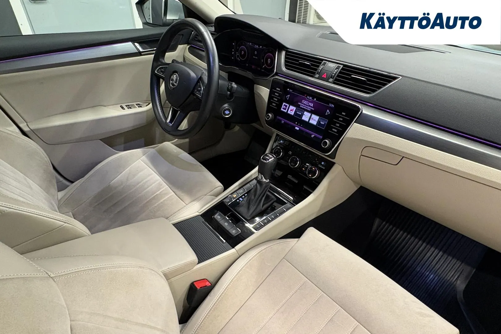 SKODA Superb FNM-893 carousel image