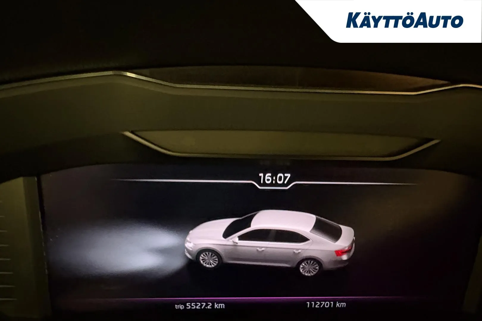 SKODA Superb FNM-893 carousel image