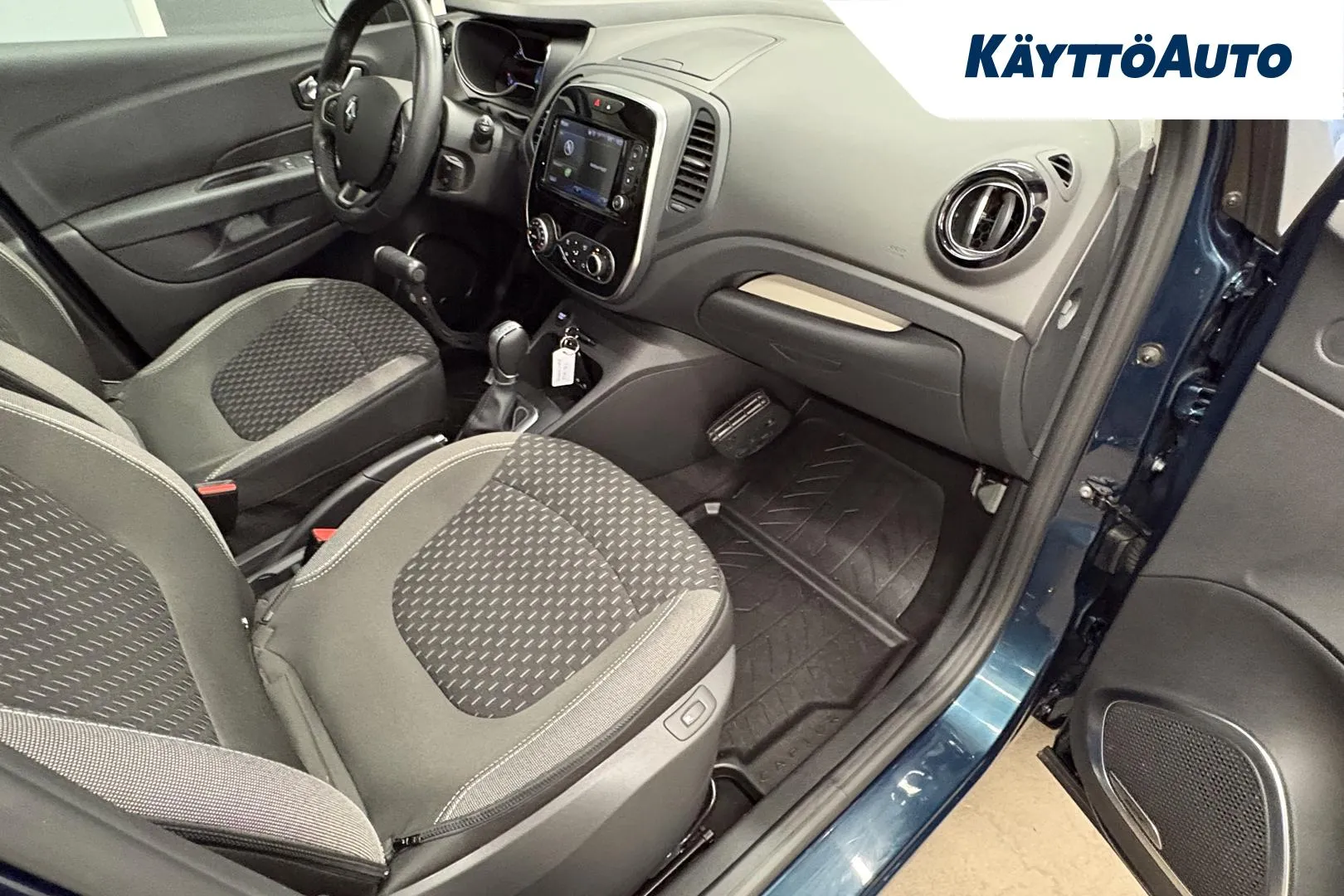 RENAULT Captur FOA-903 carousel image