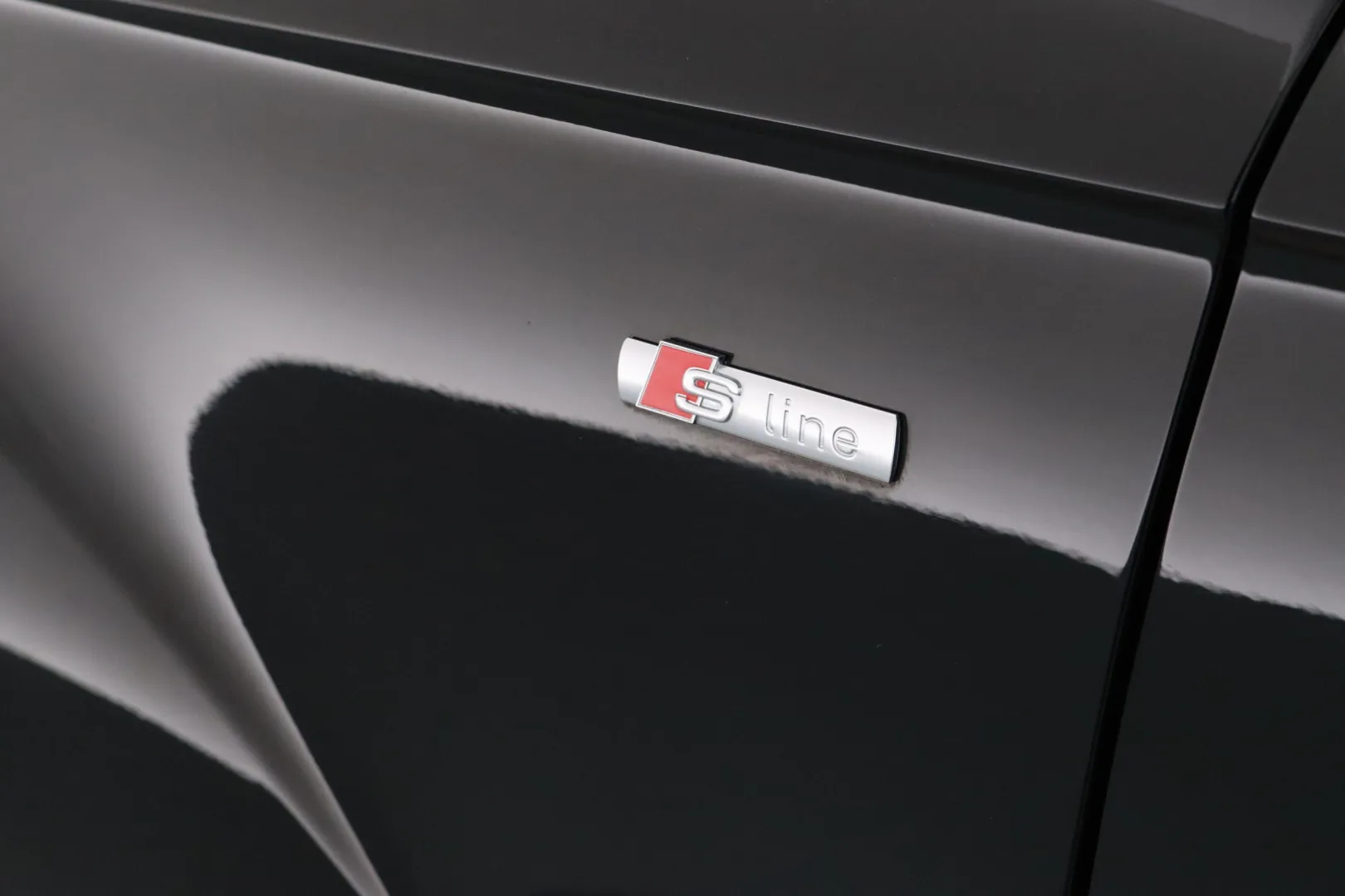 AUDI Q7 UYY-988 carousel image