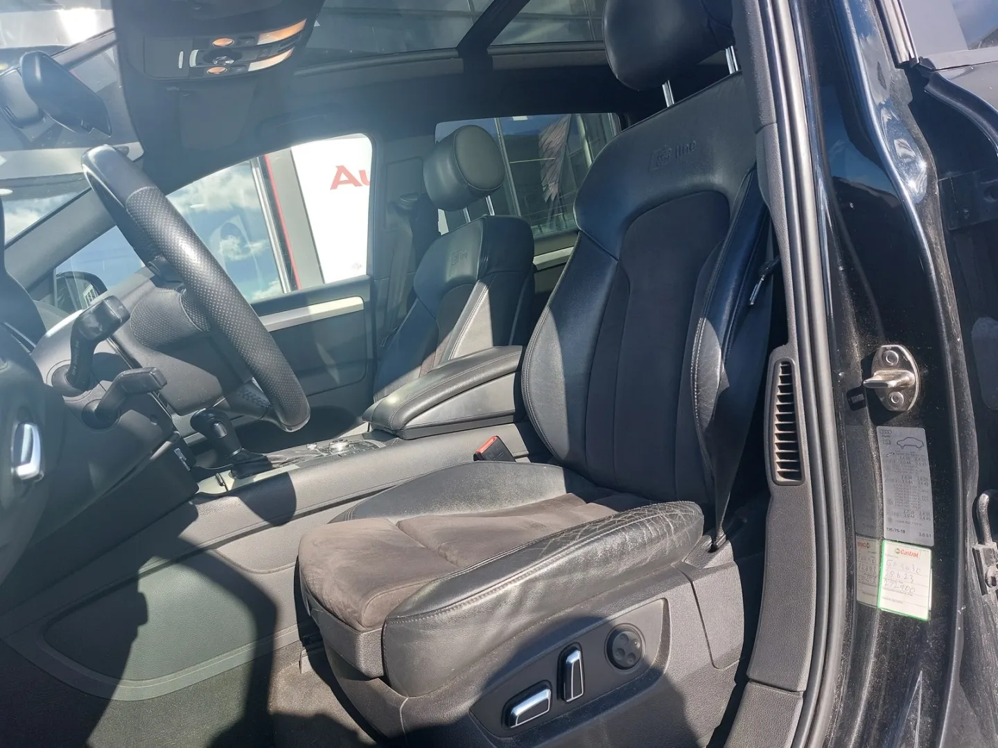 AUDI Q7 UYY-988 carousel image