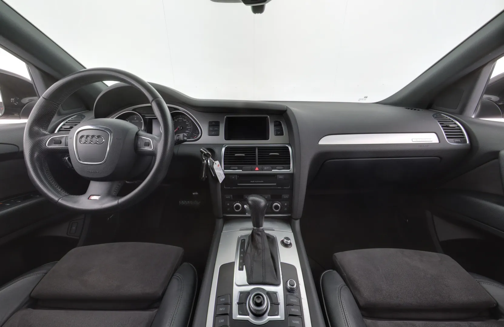 AUDI Q7 UYY-988 carousel image