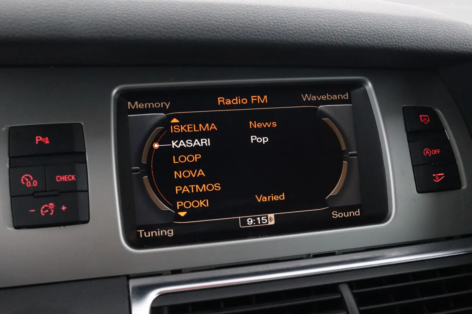 AUDI Q7 UYY-988 carousel image