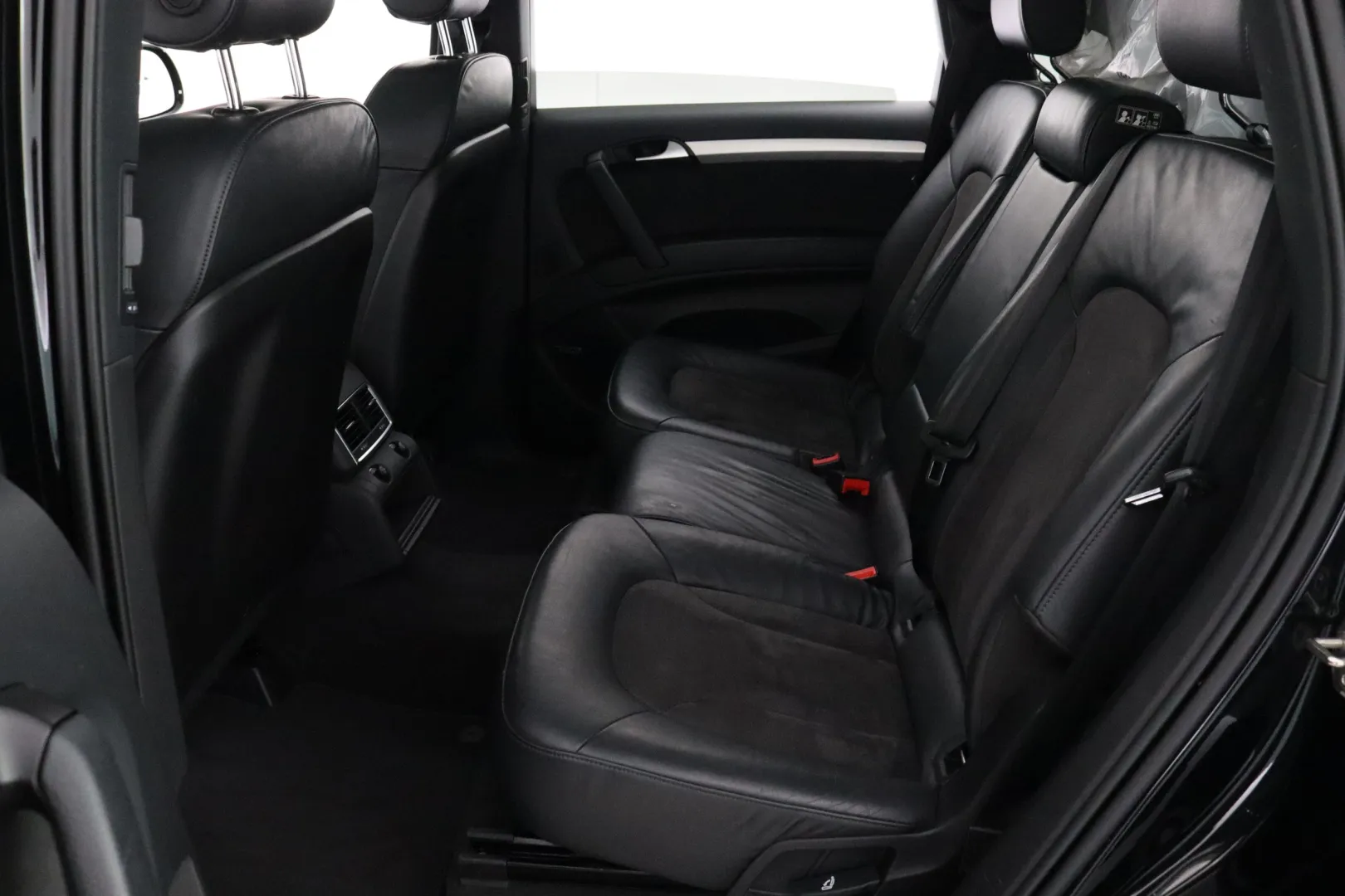 AUDI Q7 UYY-988 carousel image