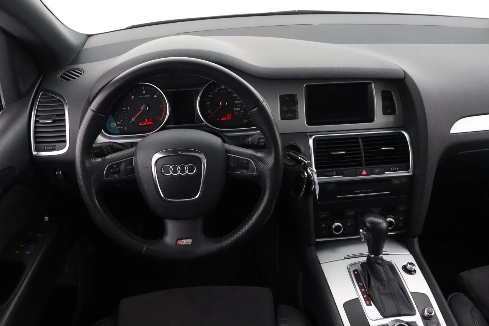 AUDI Q7 UYY-988 carousel image