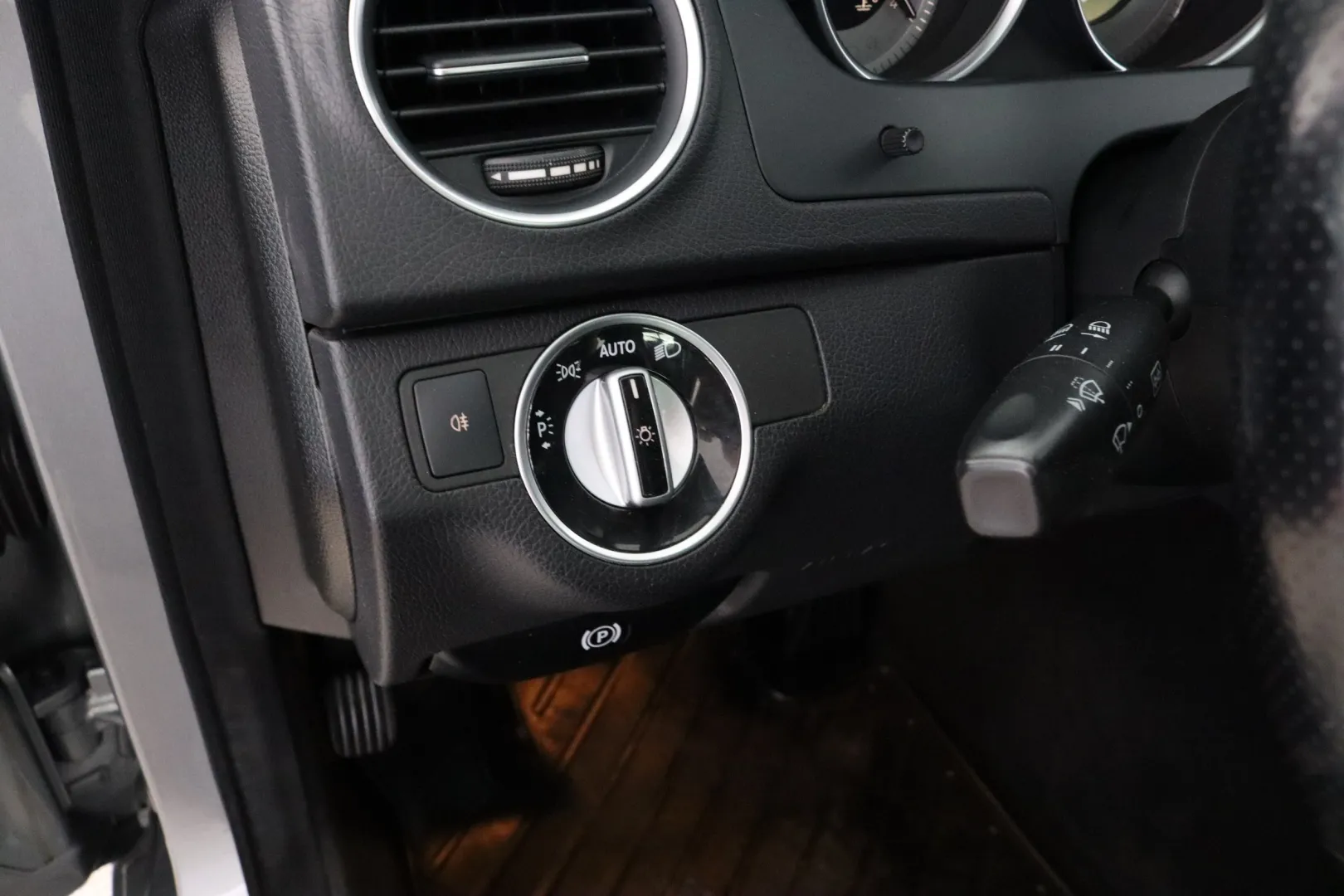 MERCEDES-BENZ C XBZ-397 carousel image