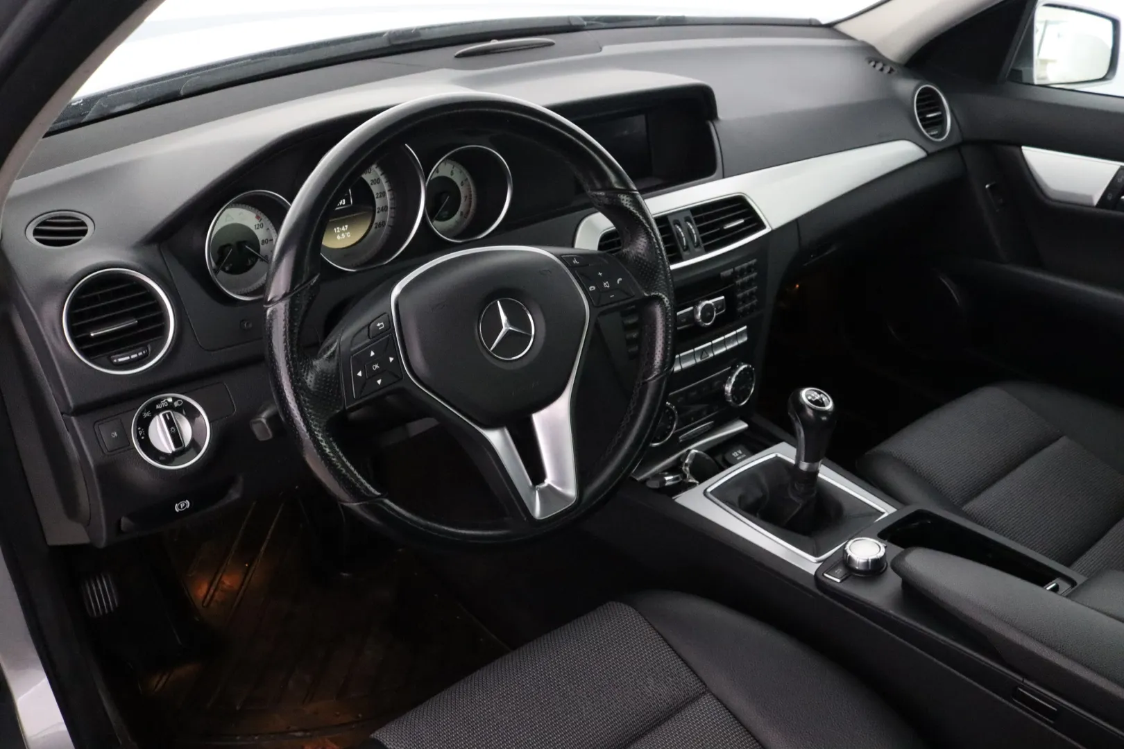 MERCEDES-BENZ C XBZ-397 carousel image