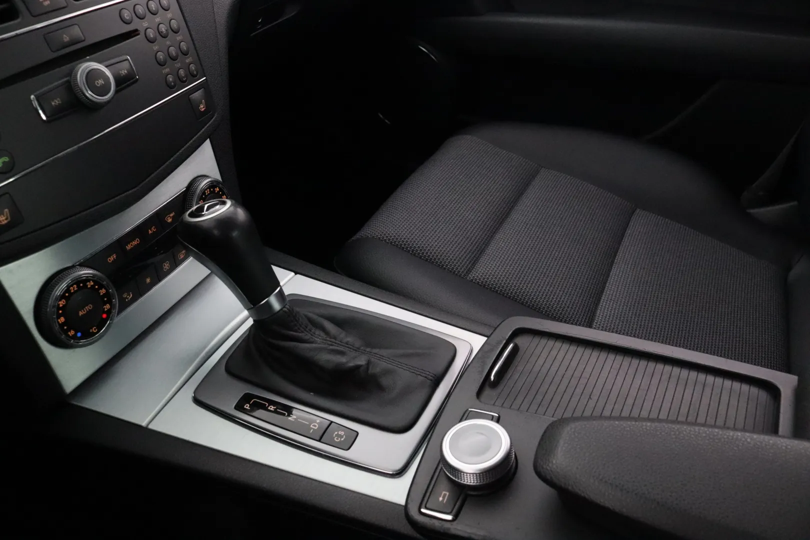 MERCEDES-BENZ C HHI-756 carousel image