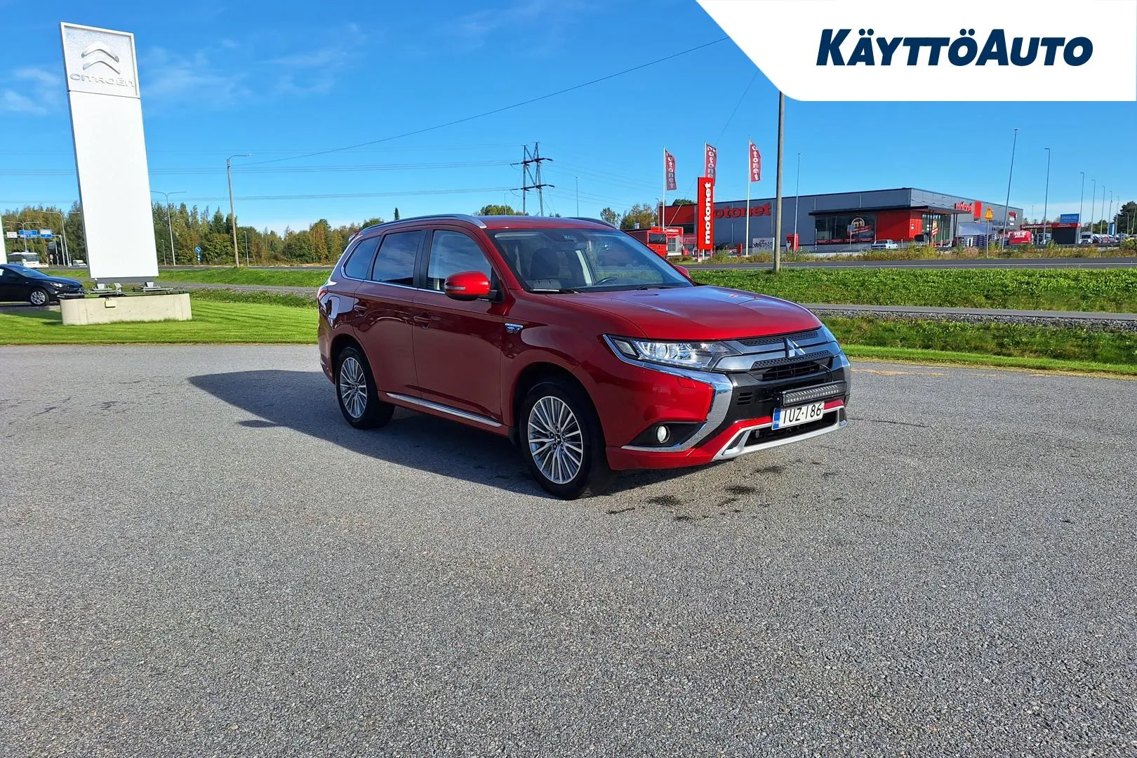 MITSUBISHI Outlander PHEV IUZ-186 carousel image