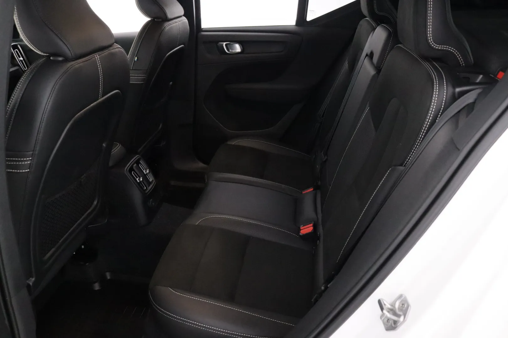 VOLVO XC40 SZF-848 carousel image
