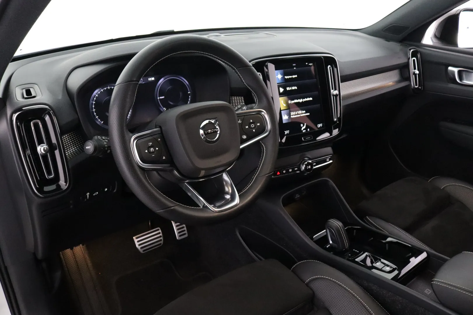 VOLVO XC40 SZF-848 carousel image
