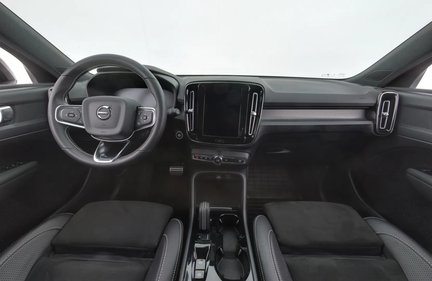VOLVO XC40 SZF-848 carousel image