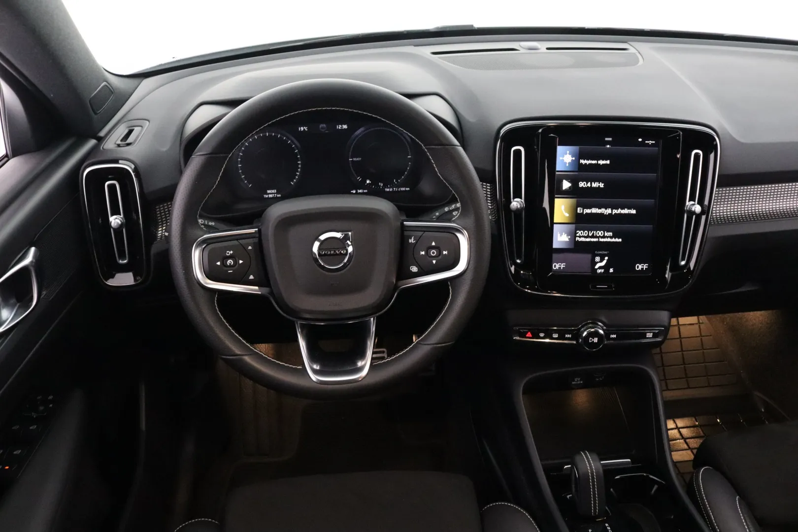 VOLVO XC40 SZF-848 carousel image