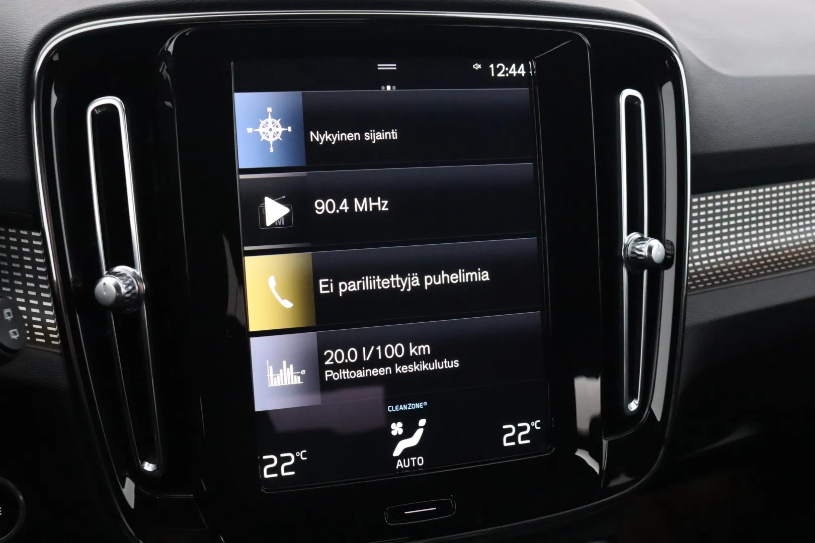 VOLVO XC40 SZF-848 carousel image
