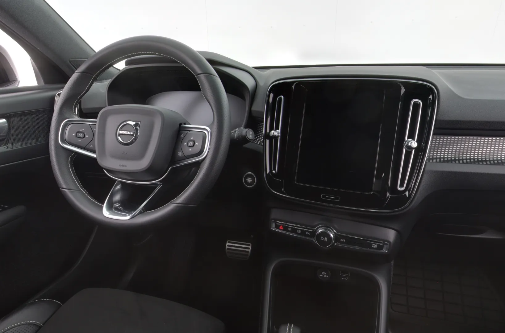 VOLVO XC40 SZF-848 carousel image