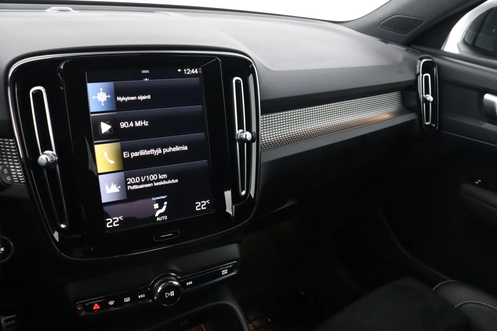 VOLVO XC40 SZF-848 carousel image
