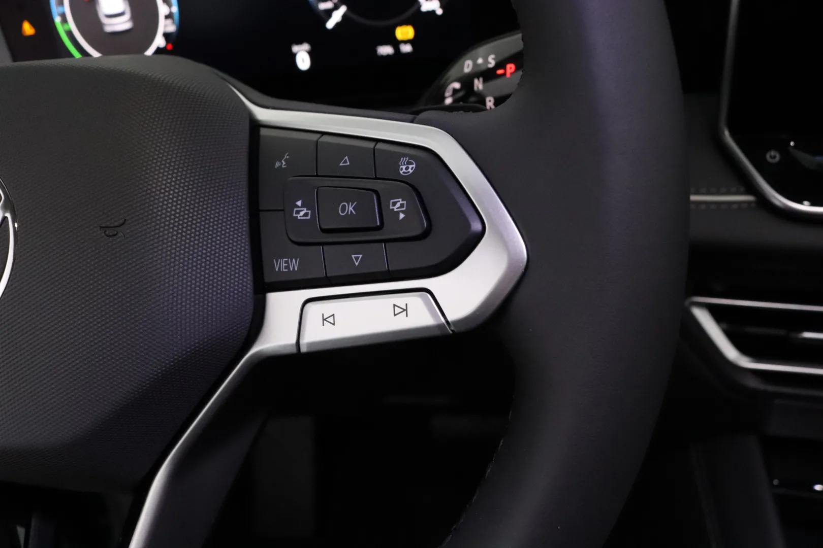 Volkswagen Tiguan GRP-198 carousel image