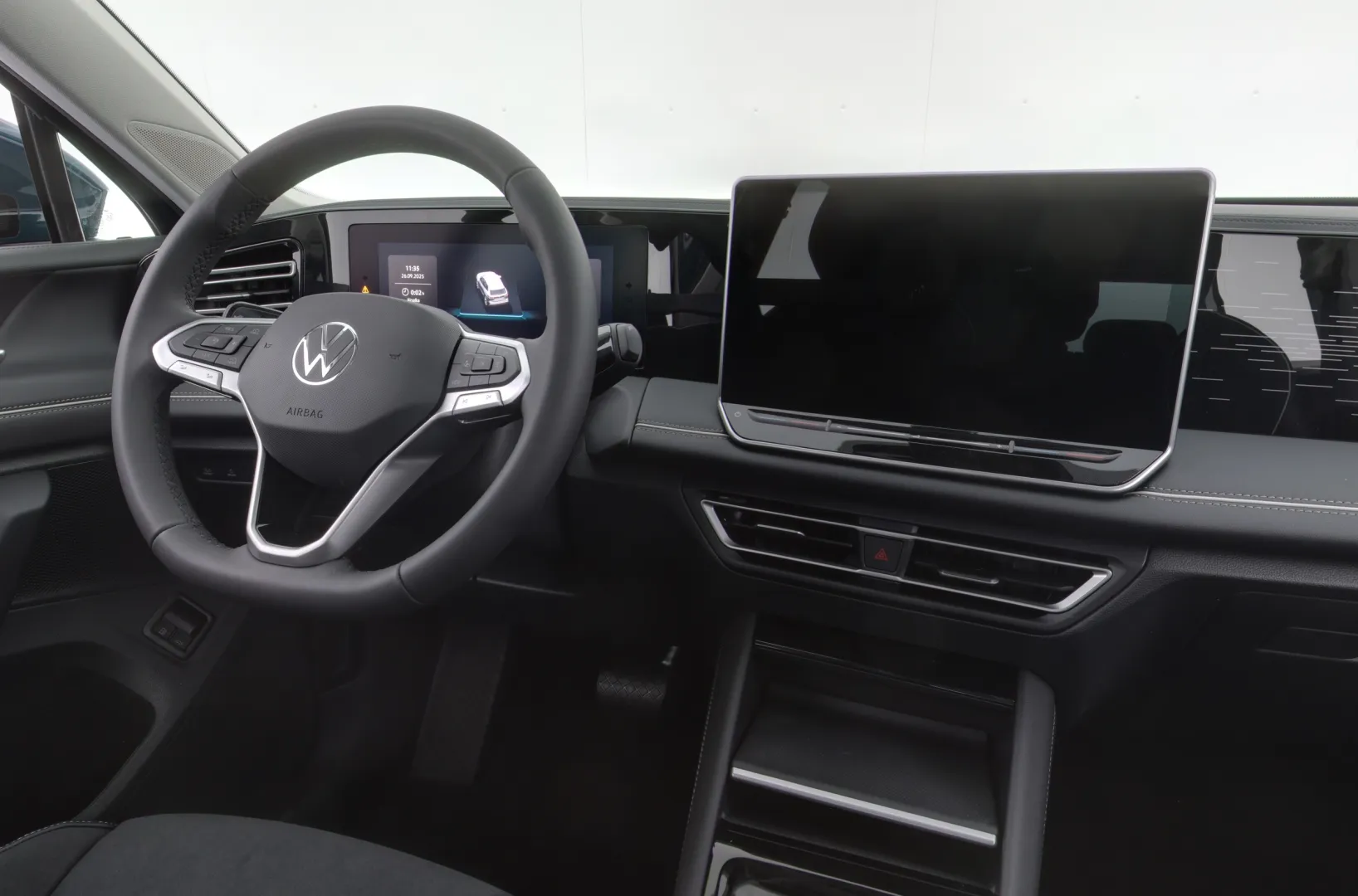 Volkswagen Tiguan GRP-198 carousel image