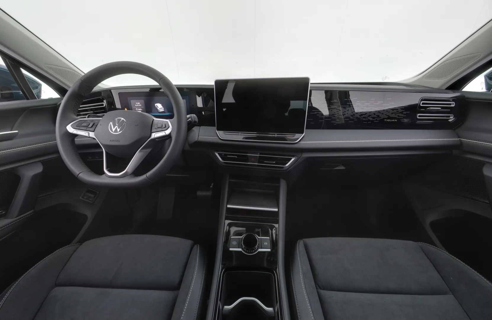 Volkswagen Tiguan GRP-198 carousel image