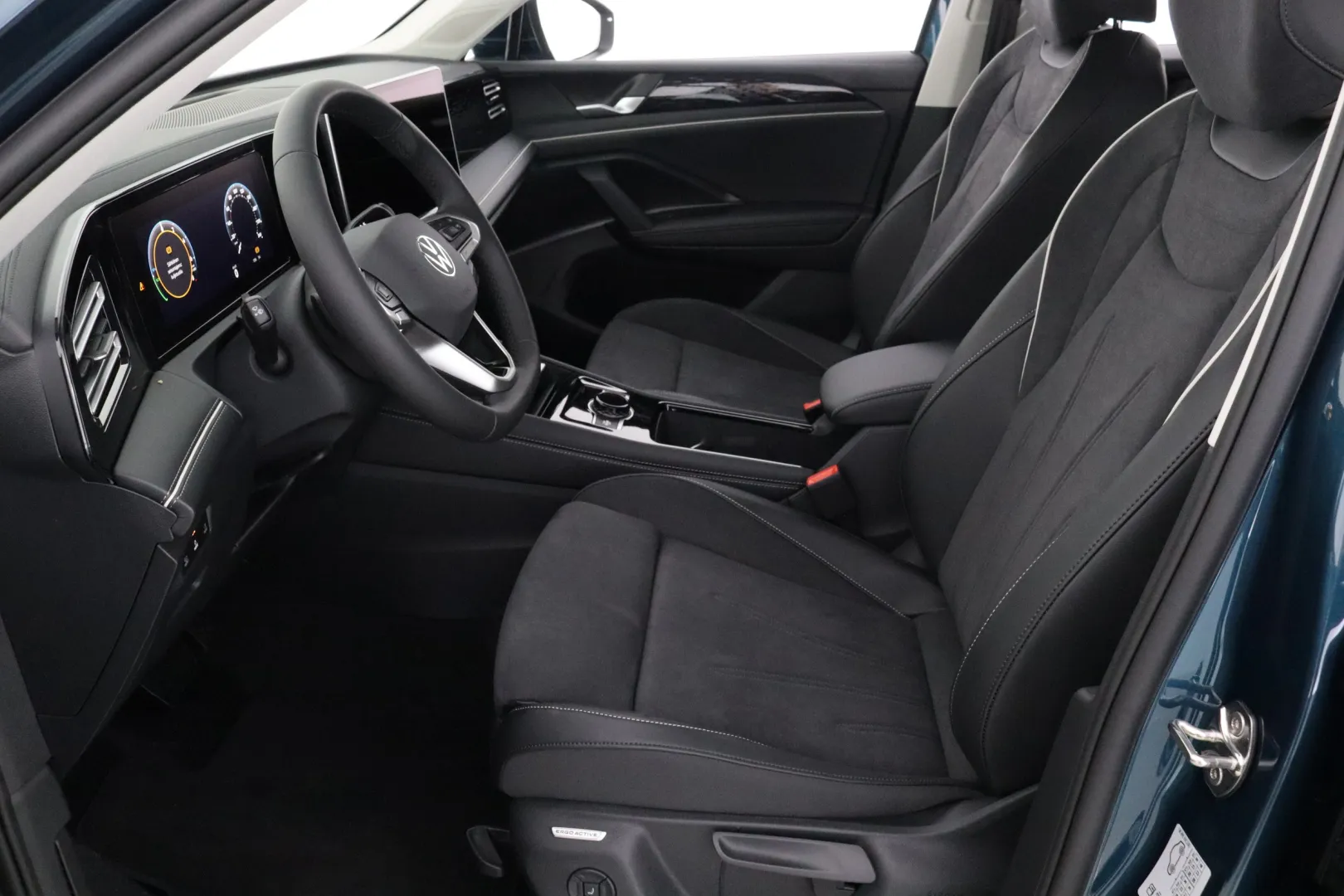 Volkswagen Tiguan GRP-198 carousel image