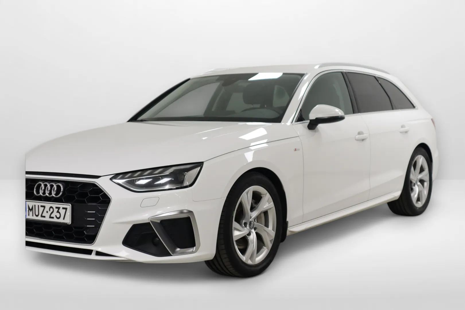 Audi A4 MUZ-237 carousel image