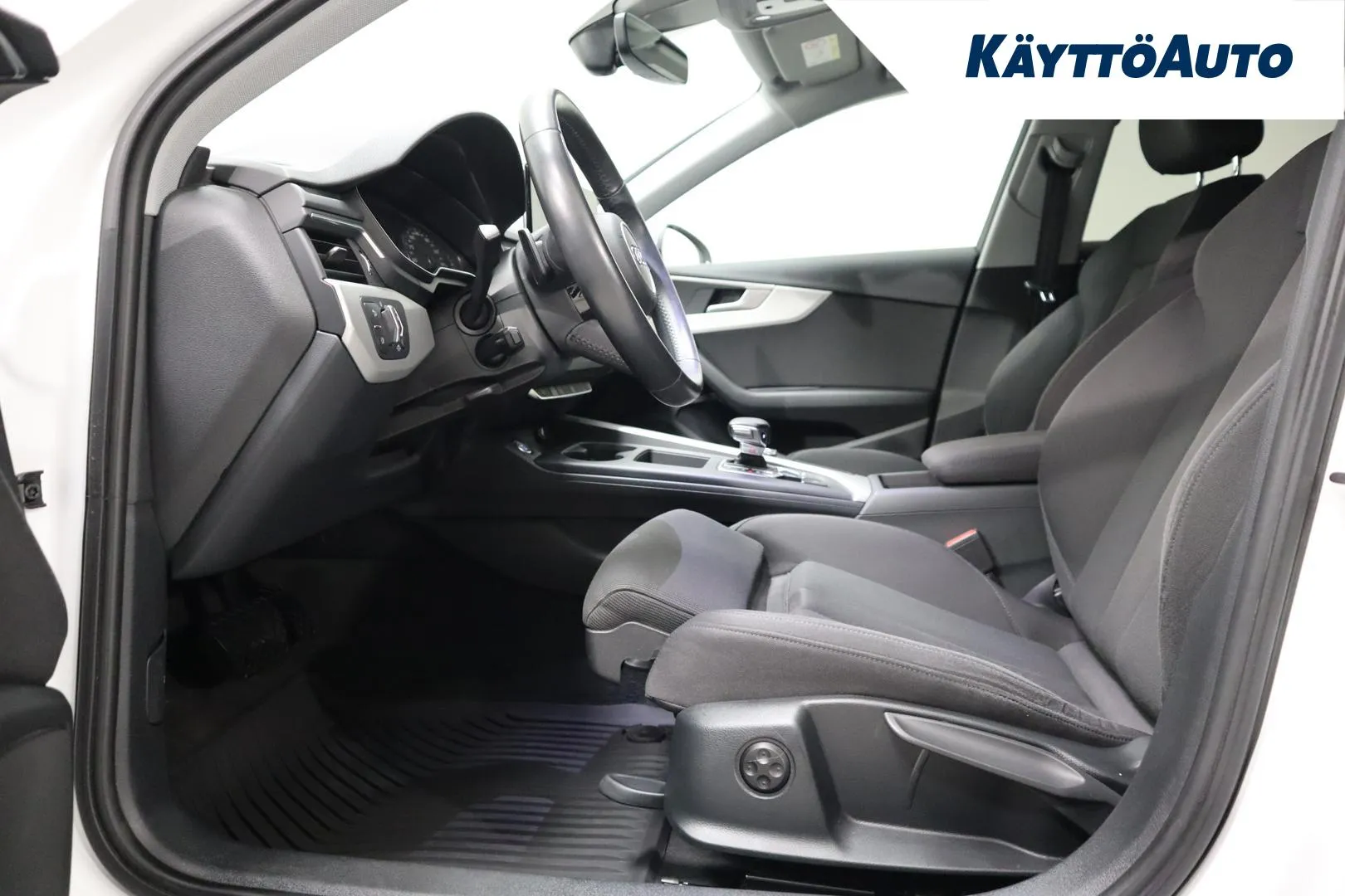 Audi A4 MUZ-237 carousel image