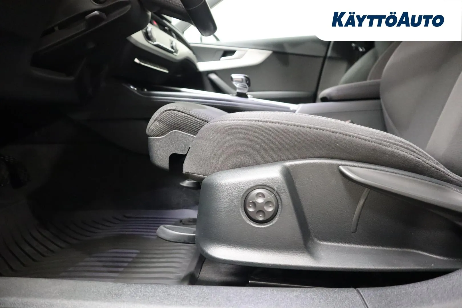 Audi A4 MUZ-237 carousel image