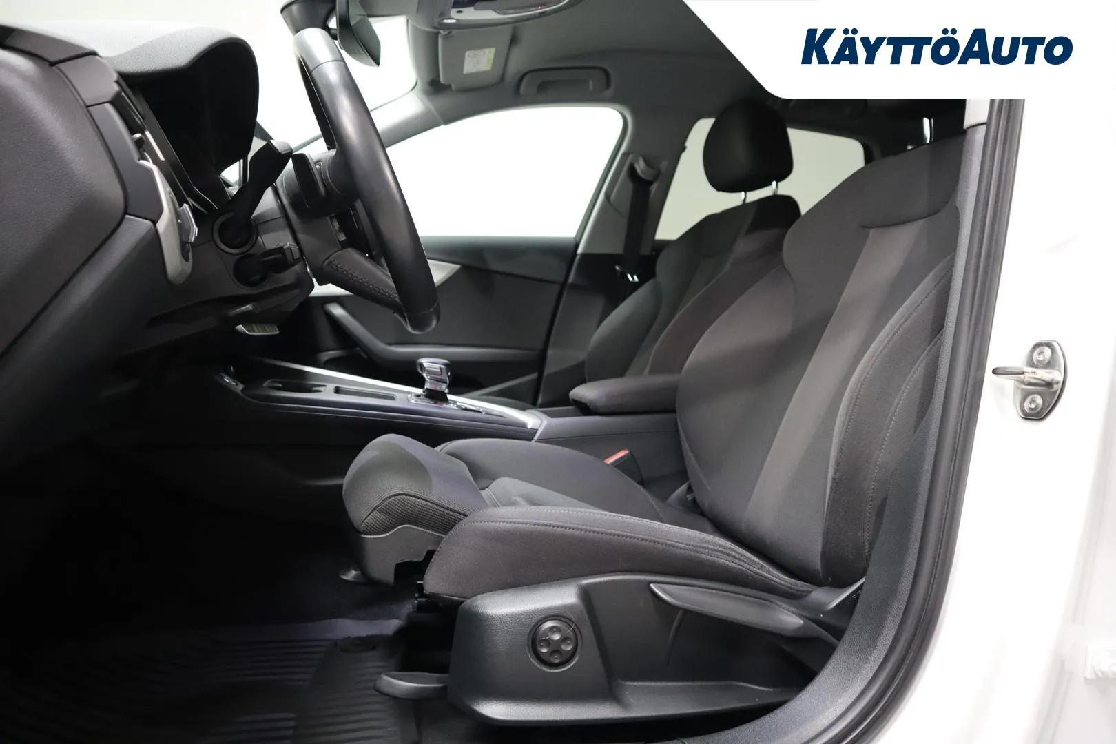 Audi A4 MUZ-237 carousel image