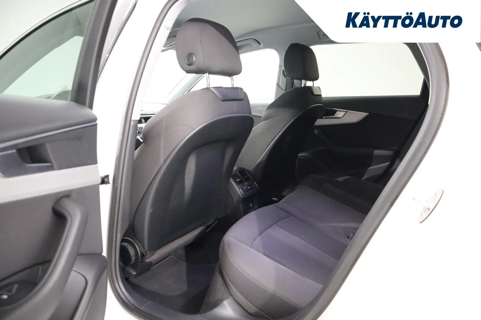 Audi A4 MUZ-237 carousel image