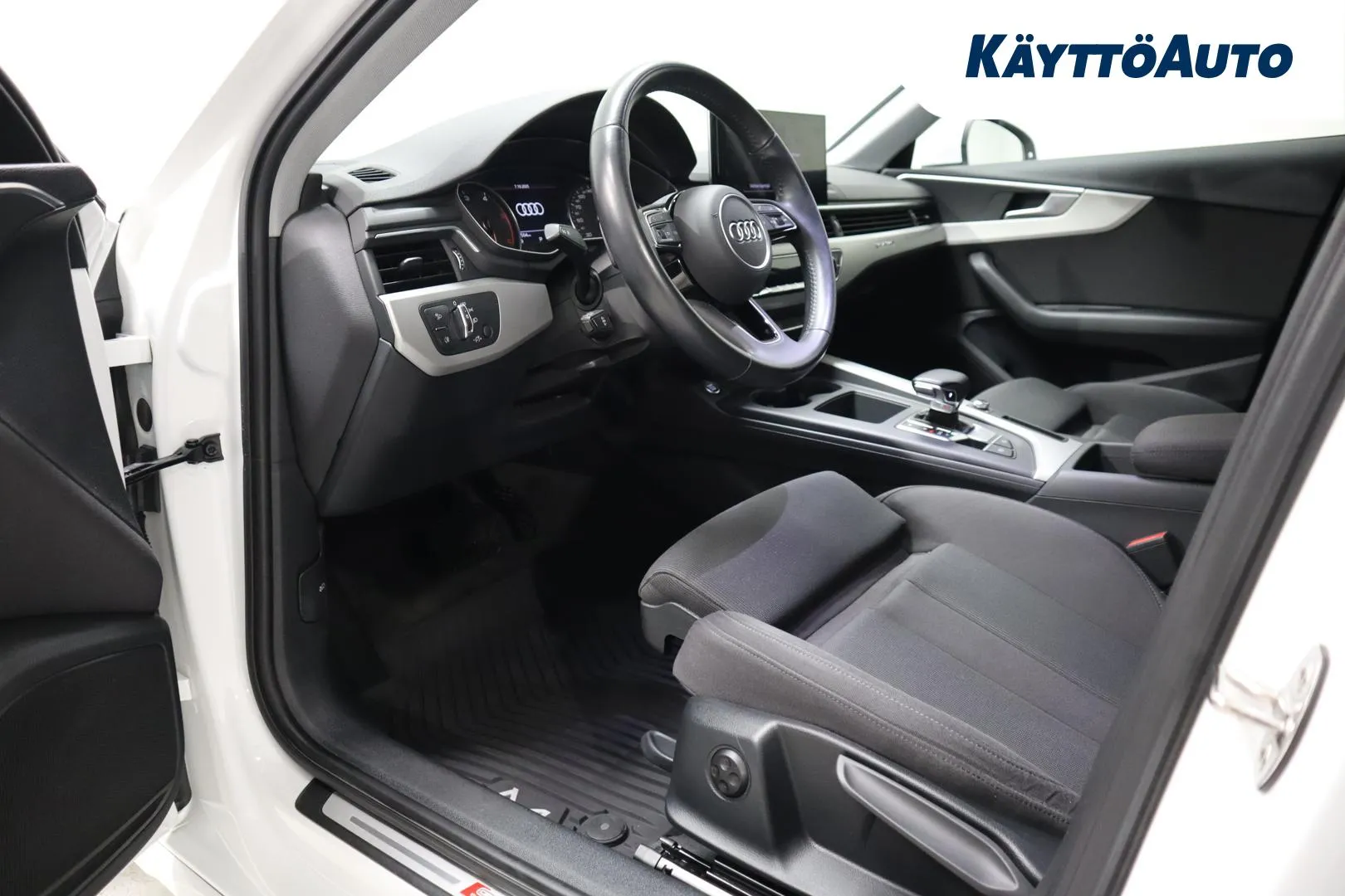 Audi A4 MUZ-237 carousel image