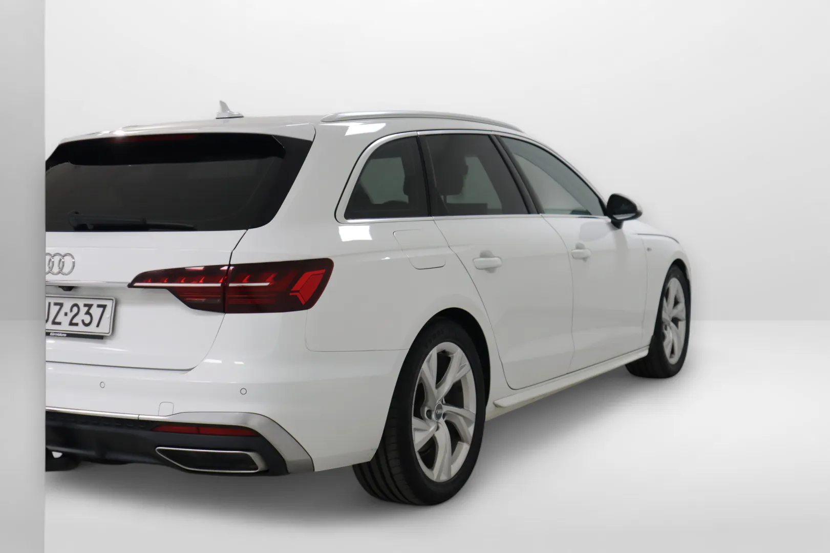 Audi A4 MUZ-237 carousel image