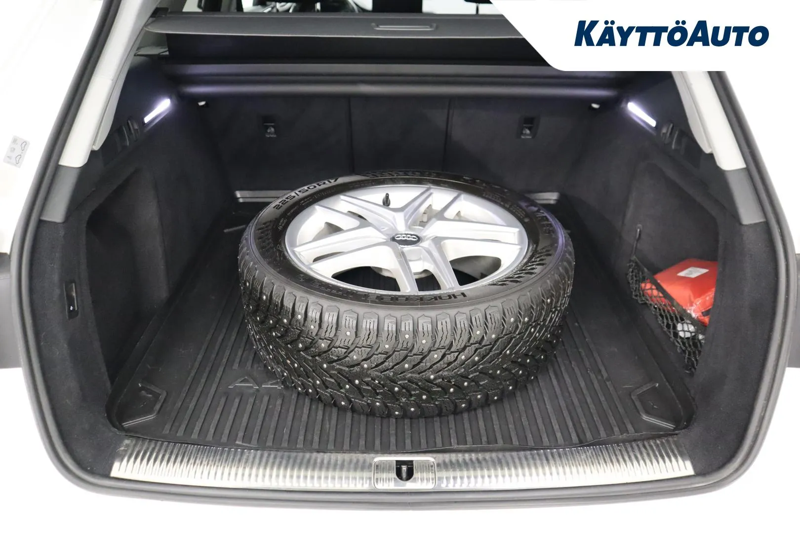 Audi A4 MUZ-237 carousel image