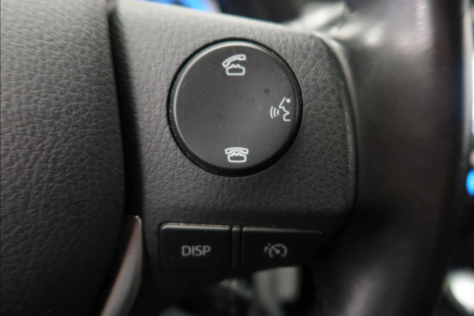 TOYOTA Auris TZL-933 carousel image