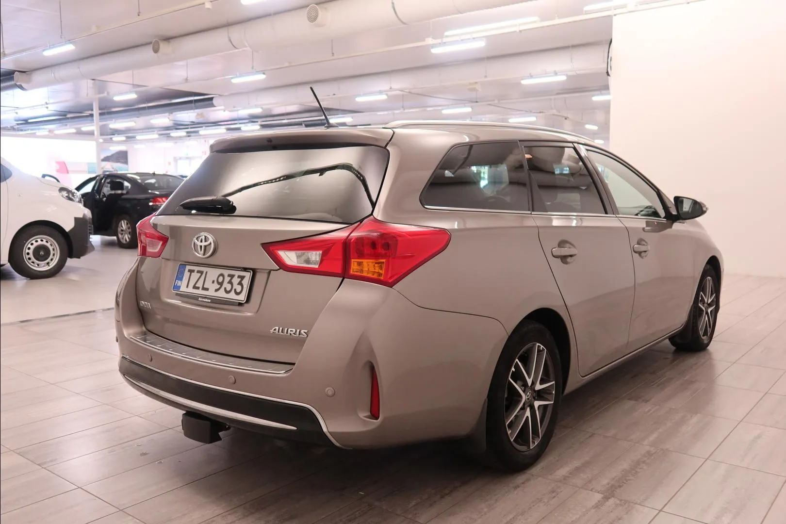 TOYOTA Auris TZL-933 carousel image