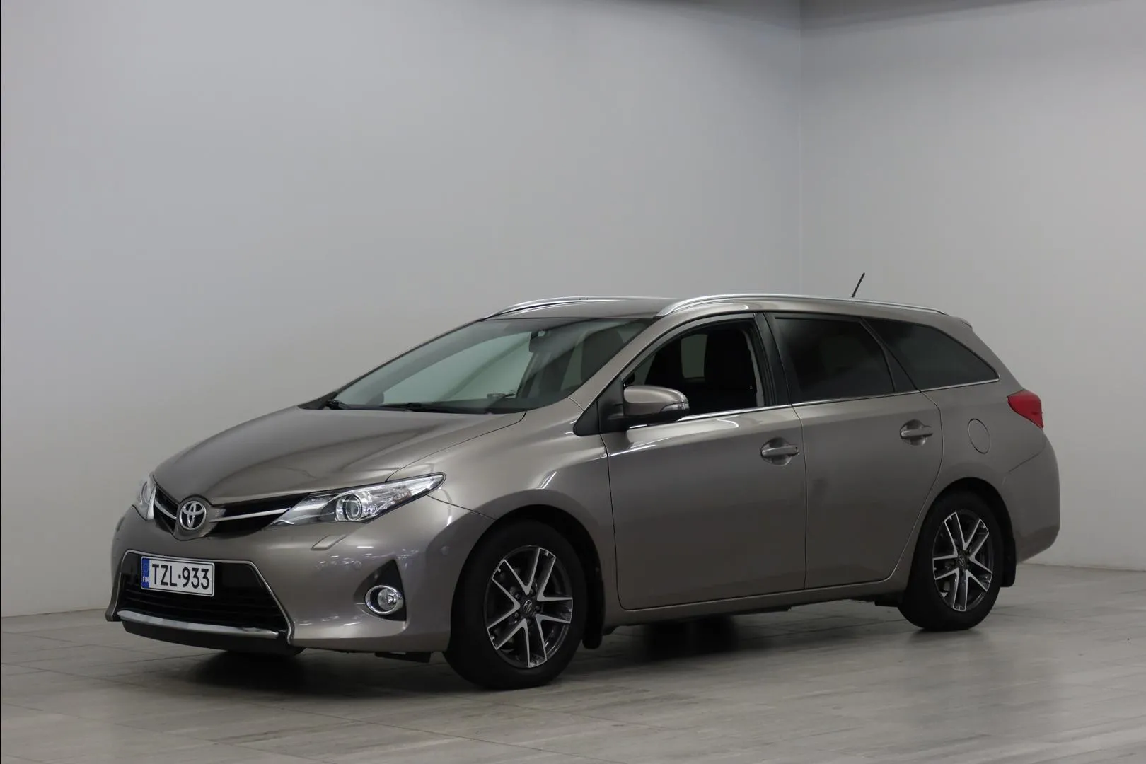 TOYOTA Auris TZL-933 carousel image