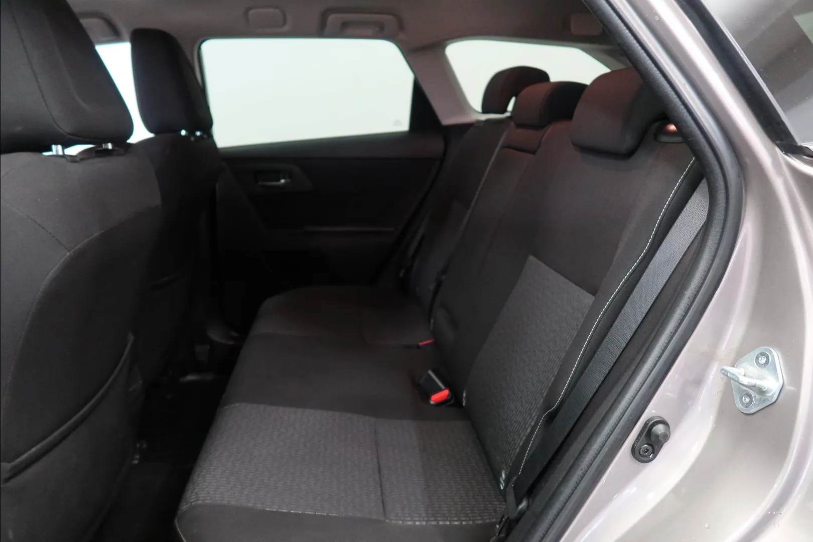 TOYOTA Auris TZL-933 carousel image