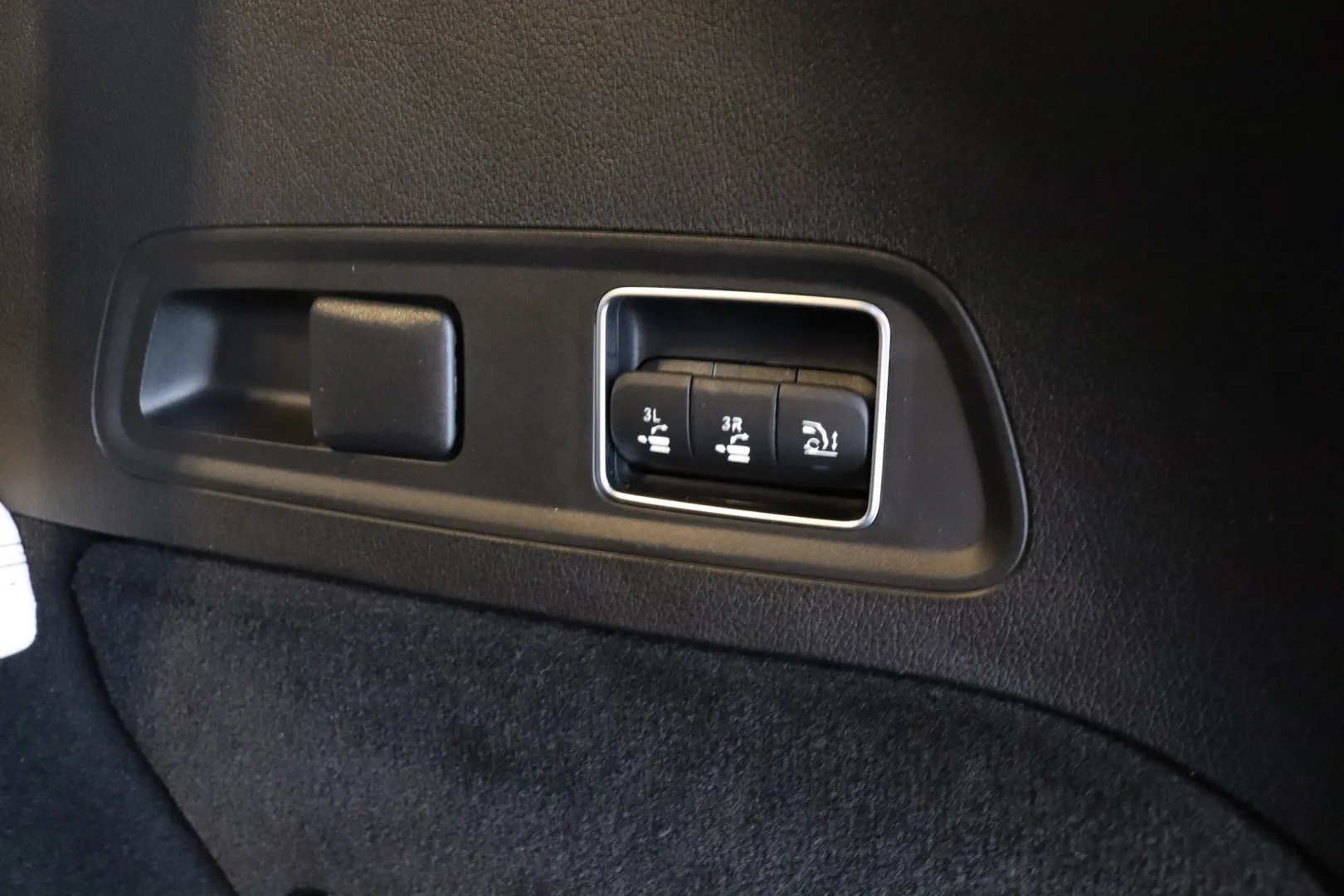 MERCEDES-BENZ GLS MFC Edition SOT-999 carousel image