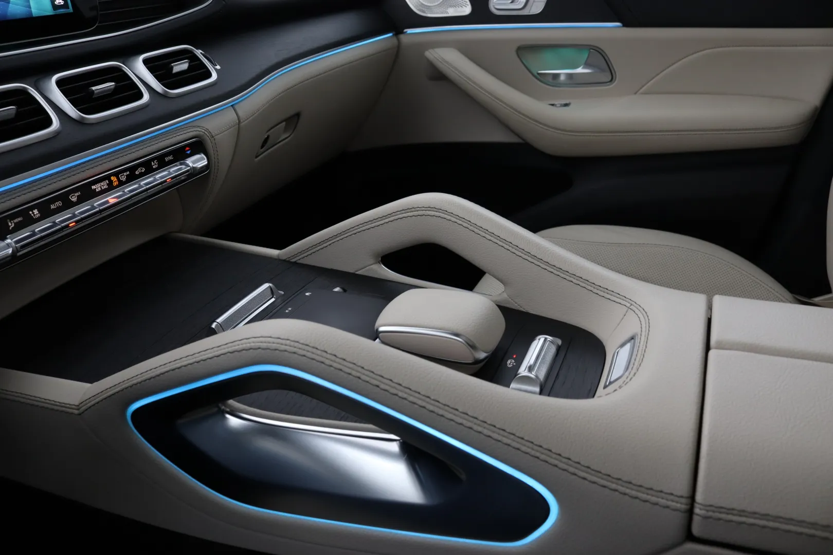 MERCEDES-BENZ GLS MFC Edition SOT-999 carousel image