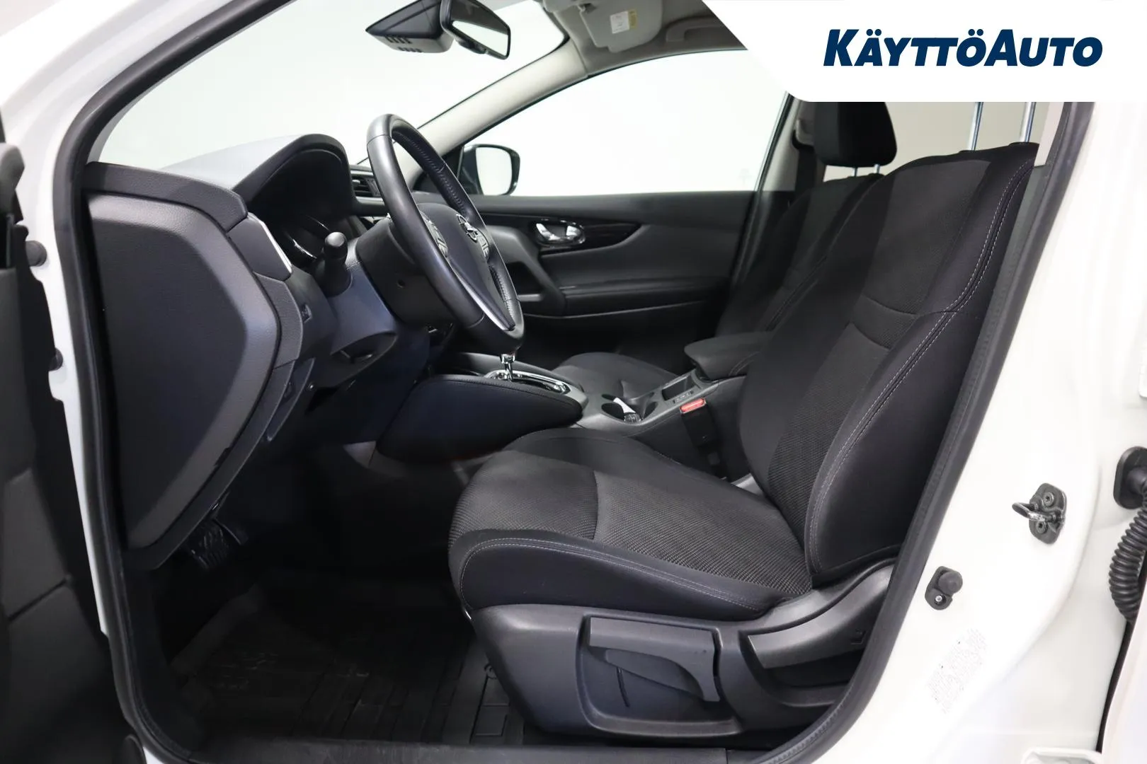 NISSAN Qashqai UZS-212 carousel image