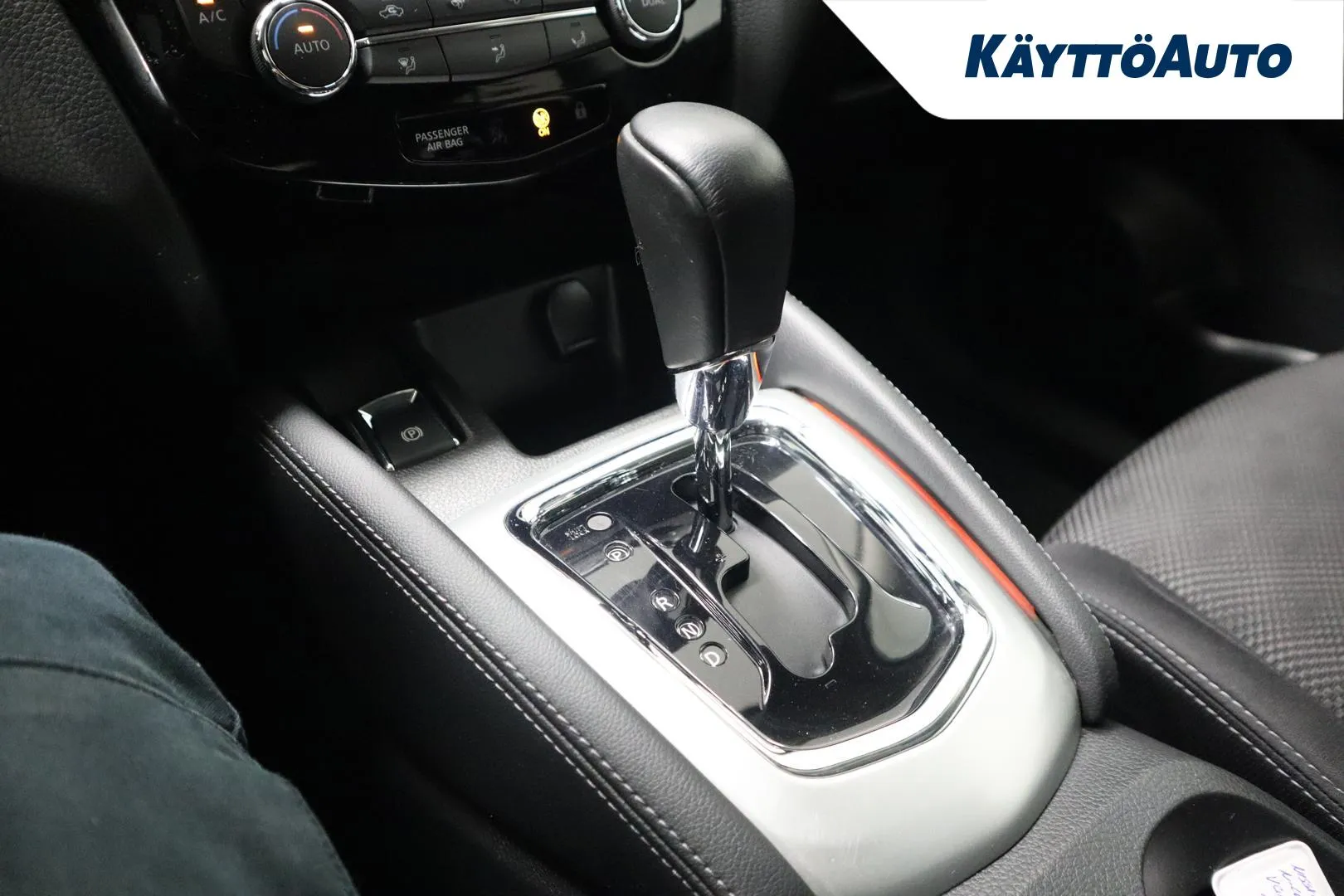 NISSAN Qashqai UZS-212 carousel image