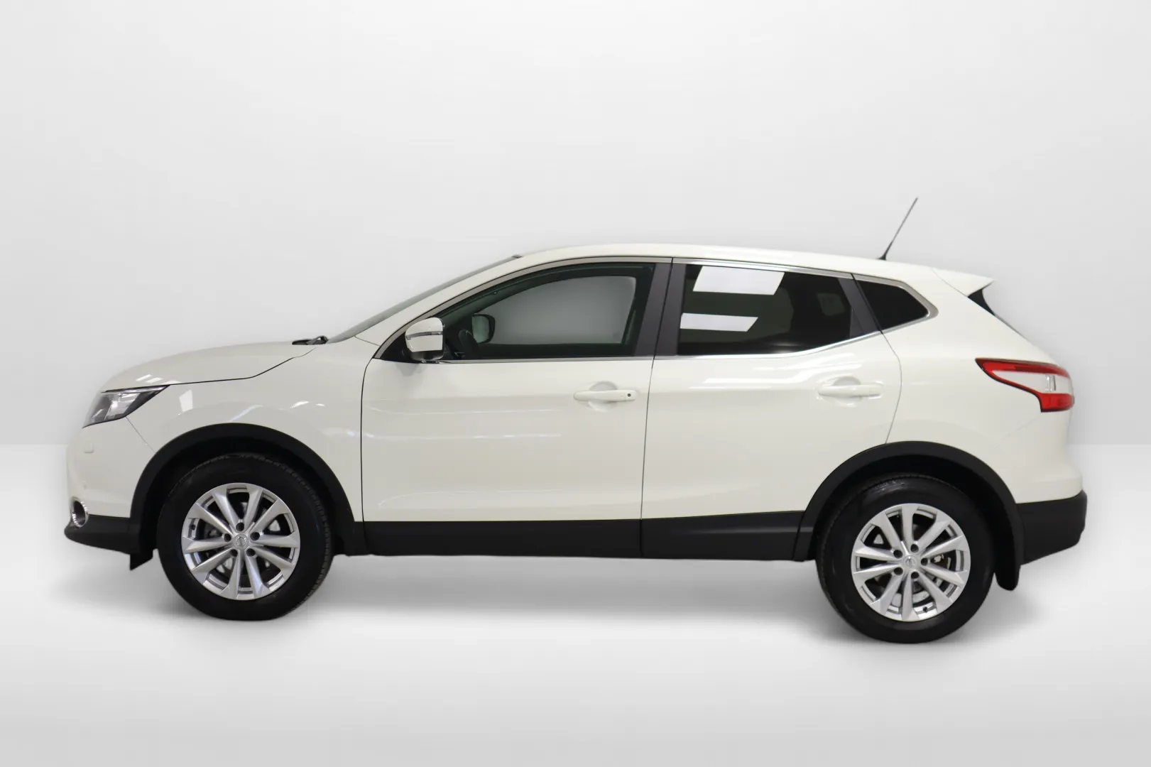 NISSAN Qashqai UZS-212 carousel image